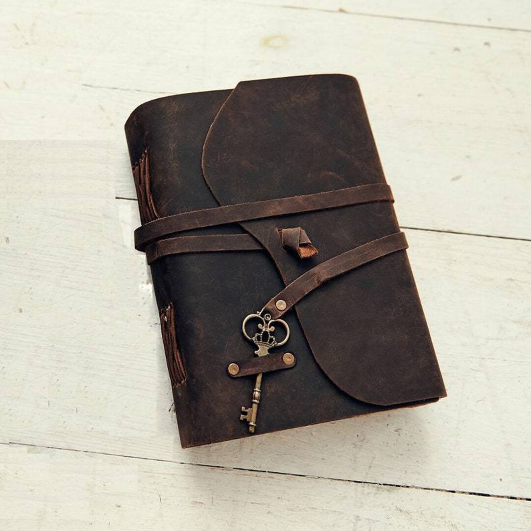 Vintage Leather Journal for Women & Men, Leather Bound Junk Journal  Scrapbook, 240 Pages Colored Deckle Edge Paper, Rustic Travel Journal,  Antique Old