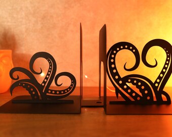 Bookends Lovecraft Cthulhu metal art, Unique book end black HP Lovecraft tentacle set, Octopus art for bookshelf decoration, gift boyfriend