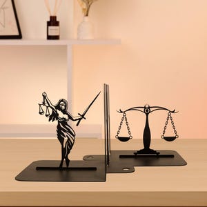 Regalo per amanti dei libri Fermalibri Lady Justice Bilancia Decorazione per studio legale Regalo per avvocato Fermalibri per avvocati Decorazione per biblioteca Fermalibri in metallo Arte legale