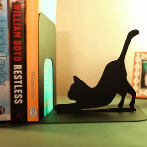 Cadeau pour amoureux des livres Serre-livres chat en métal noir Serre-livres en métal noir Chats Art unique Serre-livres mignon chat Décoration de chambre chat noir Support de livre Décoration de bibliothèque pour la maison image 4