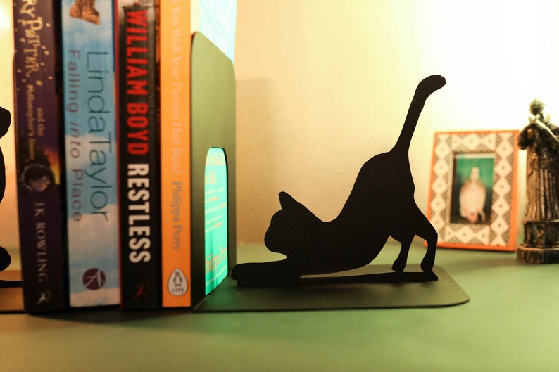 Cadeau pour amoureux des livres Serre-livres chat en métal noir Serre-livres en métal noir Chats Art unique Serre-livres mignon chat Décoration de chambre chat noir Support de livre Décoration de bibliothèque pour la maison image 4