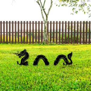 Garden Stakes Dragon Lawn Ornament for Yard Decor Metal Outdoor Art for Lawn Pathway Decor Gift for Garden Lovers Cottage Owner Stakes