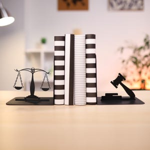 Fermalibri a forma di martelletto del giudice, fermalibri in metallo nero unici, fermalibri a forma di bilancia della giustizia, decorazione artistica per libreria, fermalibri legali per studio legale Lady Themis