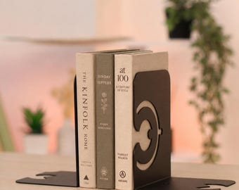 Geometric Metal Bookends: Minimalist Design, Modern Bookshelf Decor
