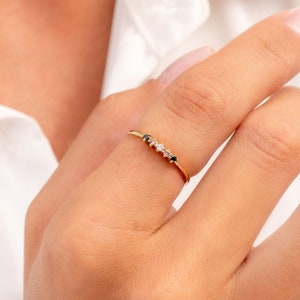 14k Gold Fünf Stein Zirkon Ring: Stapelbares Edelsteinband