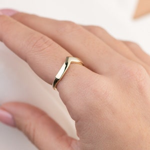 Pierścionek z litego złota 14k Chevron | Pierścionek w kształcie litery V | Zakrzywiona obrączka | Zakrzywiona obrączka ślubna | Pierścionek z dużym kamieniem szlachetnym | Pierścionek Wishbone | Obrączka ślubna w kształcie litery V