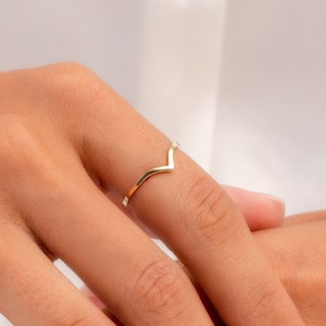 14k Solid Gold Curve Ring | Curved Wedding Ring Women | Dainty Chevron Stacking Band | V Shaped Ring | Thin Wishbone Ring | V Wedding Band