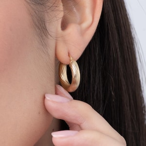14k Gold Twist Rope Hoop Earrings: Elegant Everyday Jewelry