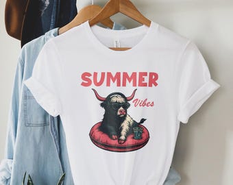 T-shirt drôle d'ambiance estivale avec une vache des Highlands : t-shirt pour vacances à la plage