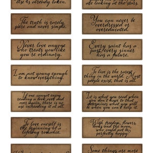 K&ouml;nnte beinhalten: Eine Sammlung von 10 inspirierenden Zitaten, die auf braunem Papier mit Vintage-&Auml;sthetik gedruckt sind. Die Zitate sind in einer kursiven Schrift geschrieben und beinhalten S&auml;tze wie "Sei du selbst, alle anderen sind schon vergeben." und "Sich selbst zu lieben ist der Beginn einer lebenslangen Romanze."