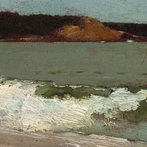 Puede incluir: Una pintura de un paisaje mar&iacute;timo con una costa distante y un primer plano de olas blancas que rompen en la playa. El agua es de un color verde apagado y el cielo es azul claro.