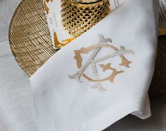 Personalized Dinner Napkins with Overlapping Monograms, White Linen Wedding Napkins with Custom Embroidery.