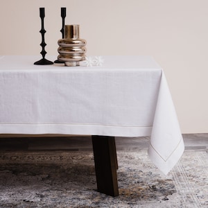 Wit linnen tafelkleed met platina borduursel, tafelkleed voor bruiloft en speciale gelegenheden, gepersonaliseerd tafelkleed op maat, extra lang