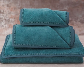 Emerald Green Cotton Velour Bath Towel Set with lace trim. Lace Bath Towels, Ready to Ship Gift, Luxury Gift Towels, Mother's Day Gift