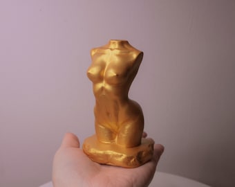 Replica Fleabag "Madre" figurina Scultura del corpo di donna in cemento dorato Consegna espressa