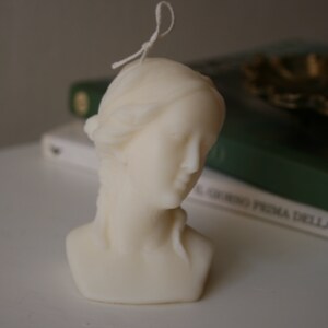 Bougie blanche parfumée Vénus Bougie buste de femme Bougie sculpture en cire de soja image 8