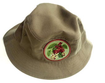 Sombrero de cubo para huerto de plantas autóctonas de amelanchier