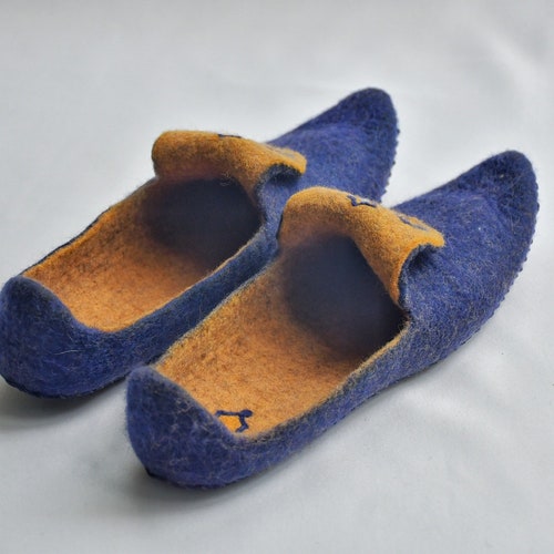 Felted wool authentic deals men's slippers