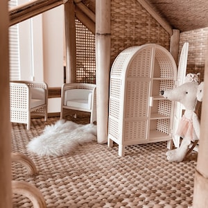 Rattan Puppen Garderobe