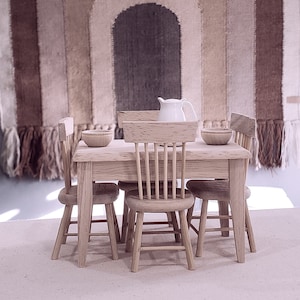 1:12 Doll&#39;s wooden dining set
