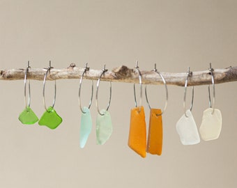 Pendientes de aro de vidrio marino / hechos a mano / regalo / hipoalergénicos / vidrio marino de las playas de Australia / joyería de aro / piezas únicas / reciclados / únicos