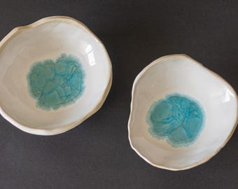 Platos de cerámica para anillos y joyas (juego de 2) / Plato de arcilla para pendientes / Idea de regalo / Cerámica hecha a mano / Joyería para el hogar / Decoración de diseño orgánico