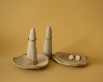 Juego de cono de cerámica para anillos y porta joyas / Organizador de joyas / Decoración de diseño orgánico