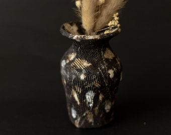 Pequeño jarrón de cerámica hecho a mano con flores secas / Mini jarrón de cerámica / Regalo sostenible