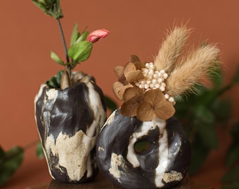 Pequeño jarrón de cerámica hecho a mano con flores secas (juego de 2) / Mini jarrón de cerámica / Regalo sostenible