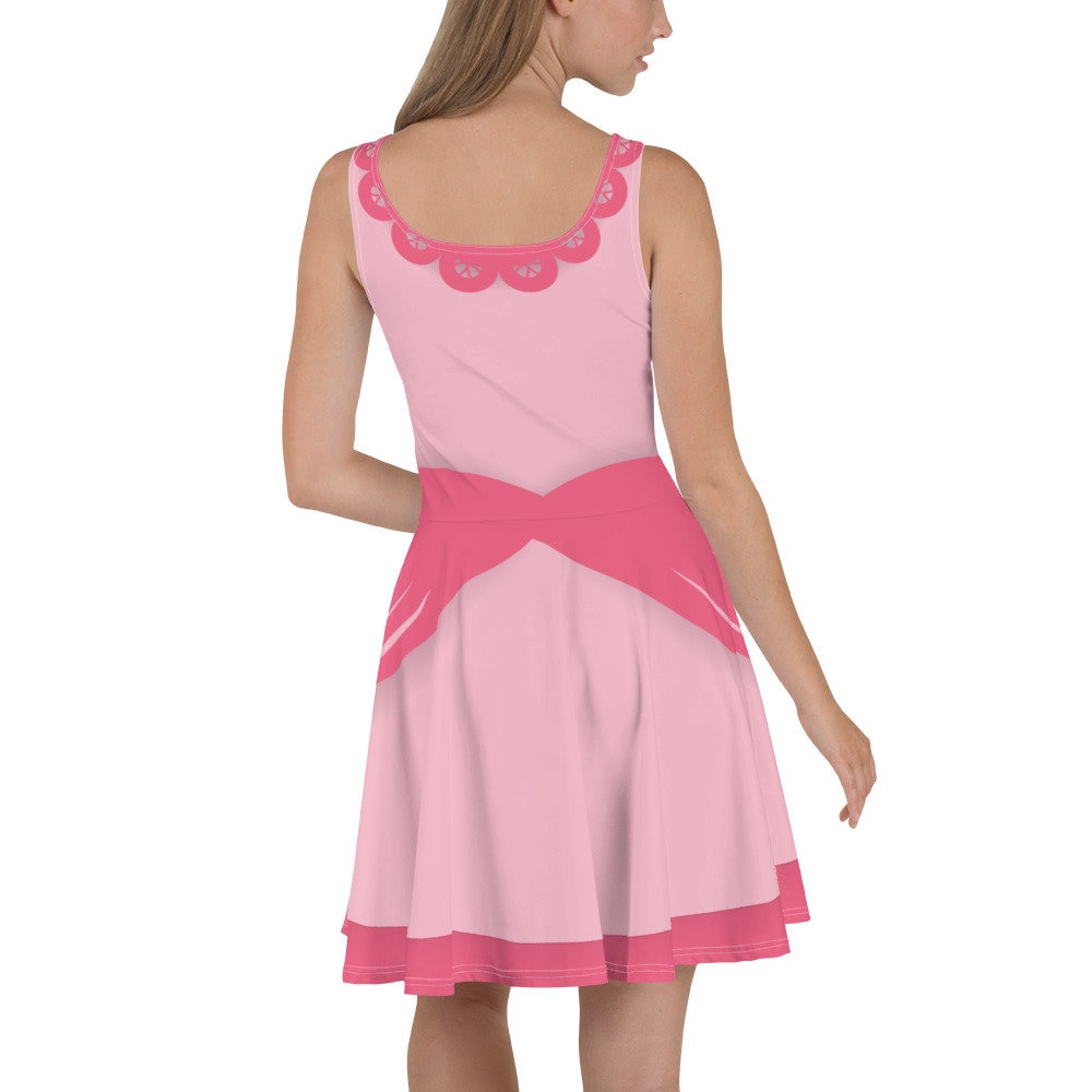 light peach skater dress PEACH DRESS....Serving looks and twirls Our peach skater dress brings the sass with every spin. Ready to steal the spotlight? Available in sizes 14-16 #CurvyAndCute #PeachPerfect