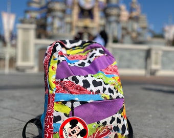 おもちゃをモチーフにしたバックパック