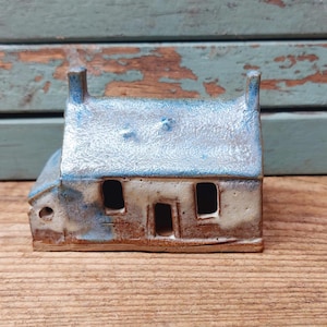 Ceramic Stoneware Bothy with Lean-to