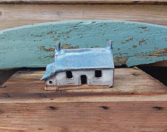 Ceramic Stoneware Bothy with Lean-to
