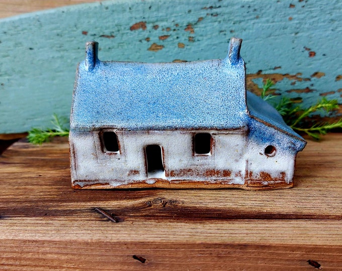 Ceramic Stoneware Bothy with Lean-to