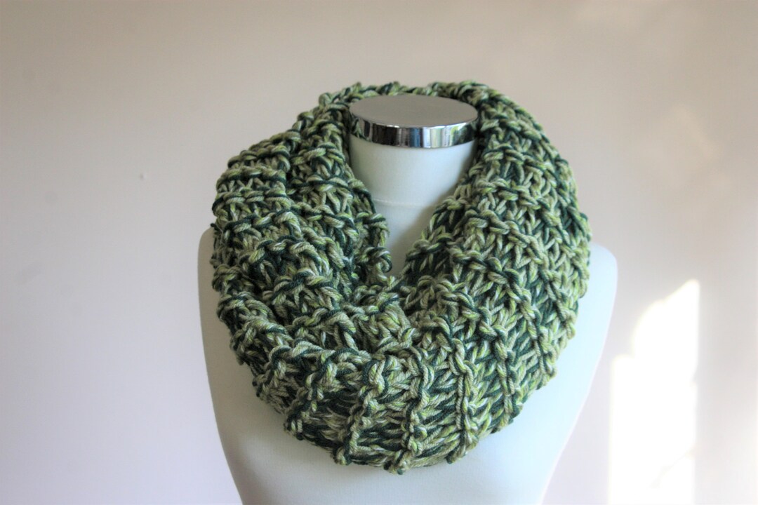Chunky Knit Wool Infinity Scarf in Shades of Green - Chunky Cowl ...
