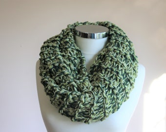 Chunky Knit Wool Infinity Scarf  in Shades of Green - Chunky Cowl - Handmade Neckwarmer - Women and Teens Accessories - Fall Winter Fashion