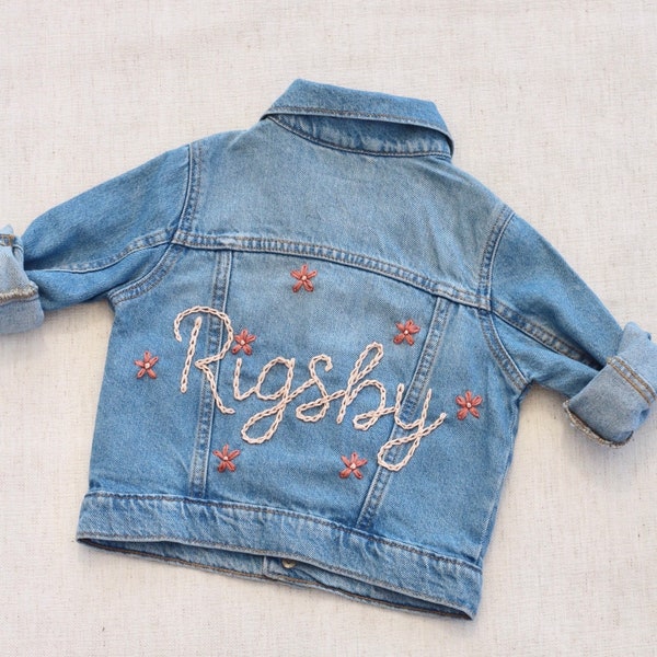 Personalisierte Blumenmädchen-Jeansjacke für Kleinkinder, Jeansjacke mit Namen, Jeans-Babyjacke für Hochzeit, Blumenjacke, individuelle Mädchen-Namensjacke