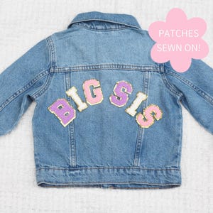 Chaqueta de hermana mayor para niño pequeño Idea de foto de hermana mayor para anuncio de bebé Chaqueta de mezclilla personalizada para hermana pequeña Chaqueta de mezclilla con parche de letra