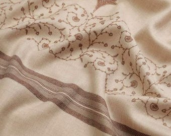 Large Fine Quality Embroidered Kashmiri Pashmina Wool Shawl: Lightweight Beige Winter Wrap