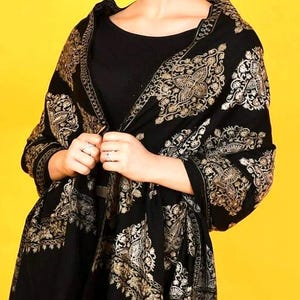 Embroidered Black Pashmina Scarf: Lightweight Wool Shawl, Floral Design (30x80 Inches)
