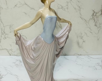Vintage LLADRO Lady in Flowing Gown Figurine Hand Made in Spain