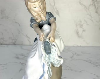 NAO by Lladro Figurine Girl Tying Shoes #479