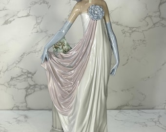 Retired Lladro Porcelain Figurine #5283 "Socialite of the 20's"
