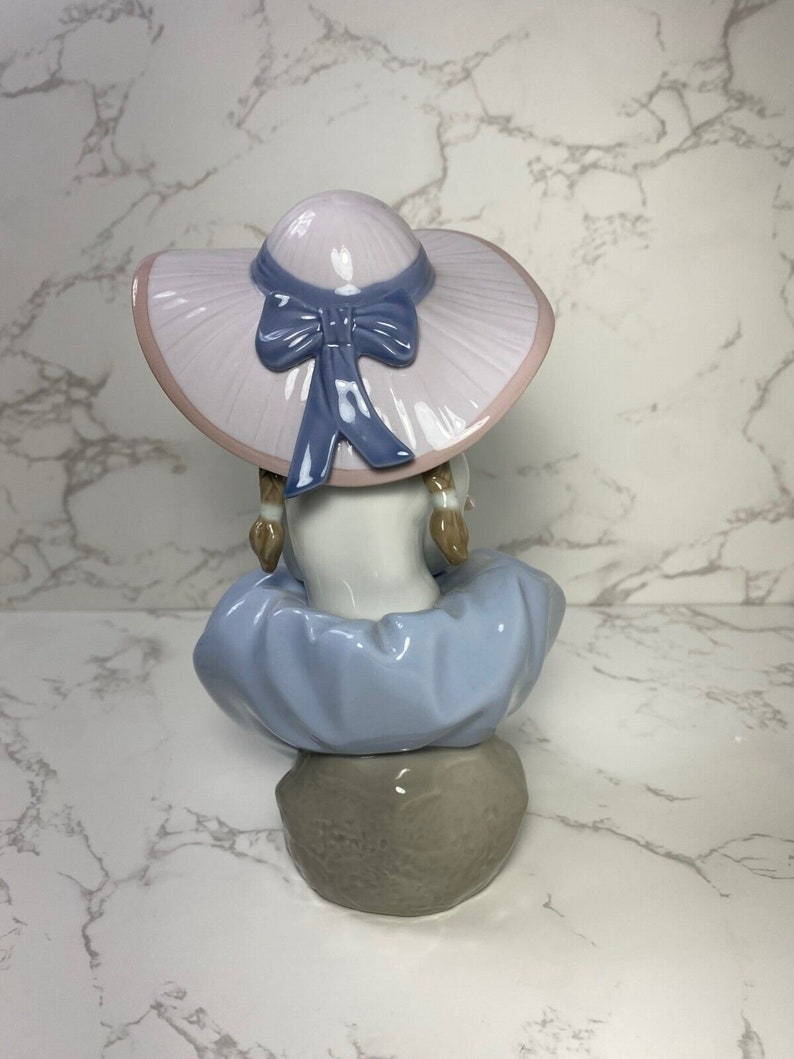 Lladro Fragrant Bouquet Girl Figurine - Thumbnail 4