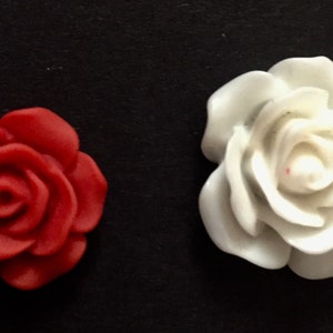 La petite rose dans une boîte, ornement d’étagère, souvenir de Kawaii, cadeau de feelgood, étreinte de poche, cadeau manquant de vous, cadeau excentrique, cadeau unique, mignon