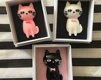 De kleine schattige kat in een doos, plankornament, kawaii aandenken, feelgoodcadeau, zakknuffel, Missing You-cadeau, eigenzinnig cadeau, uniek cadeau