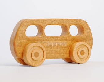 Voiture de jouet en bois personnalisée, véhicule de poussée naturelle, jouet Montessori, voiture de course, cadeau de bébé garçon, décor de pépinière, voiture de jouet en bois, bas de Noël