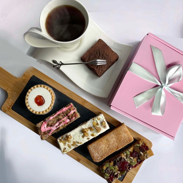 Gluten free afternoon tea hamper - Large selection of cakes - Ideal for any occasion - Suitable for celiacs