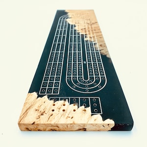 Tablero de cribbage hecho a mano en BURL+resina epoxi / incluye clavijas metálicas y almacenamiento / ¡Grabado disponible!