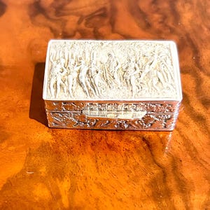 Rektangulär pillerlåda i sterlingsilver med lock, förgylld